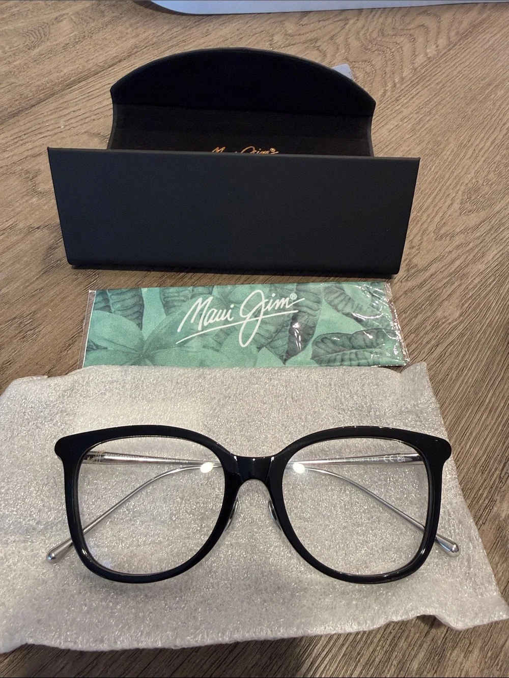 Maui Jim slight cateye Optical Frames with silver frames